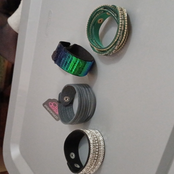 4 snap bracelets - Picture 1 of 3